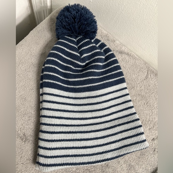 Dallas Cowboys Football Cuffed Pom Knit Hat - Picture 5 of 10